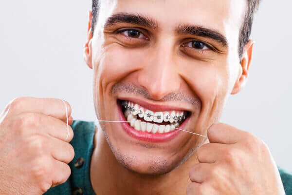 نخ کشیدن دندان ارتودنسی